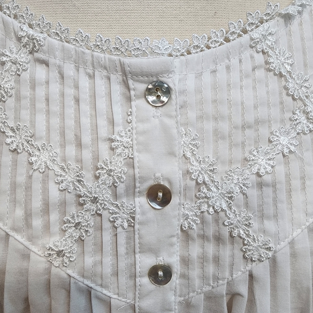 Eileen West Cotton Daisy Lace-Trim Nightgown Pin Tuck Mother of Pearl Buttons - Picture 4 of 11